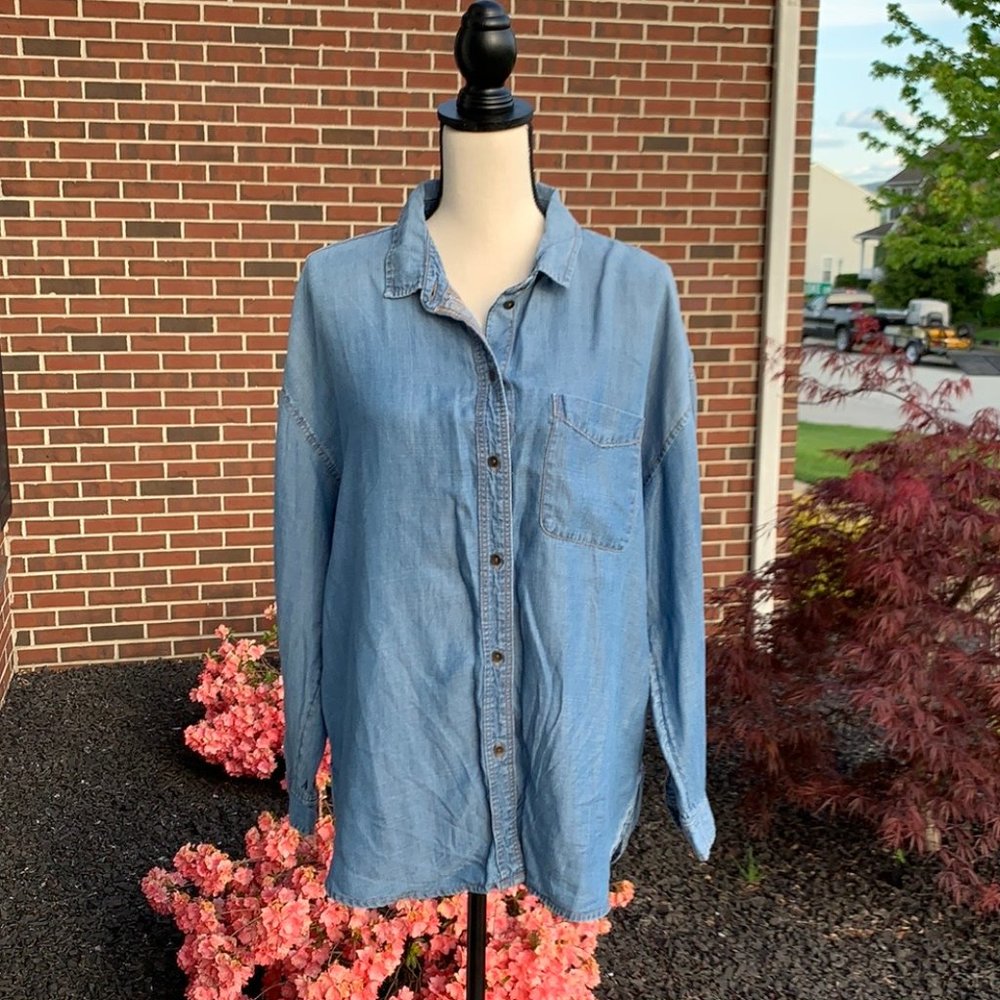American Eagle Oversized Fit Denim Shirt